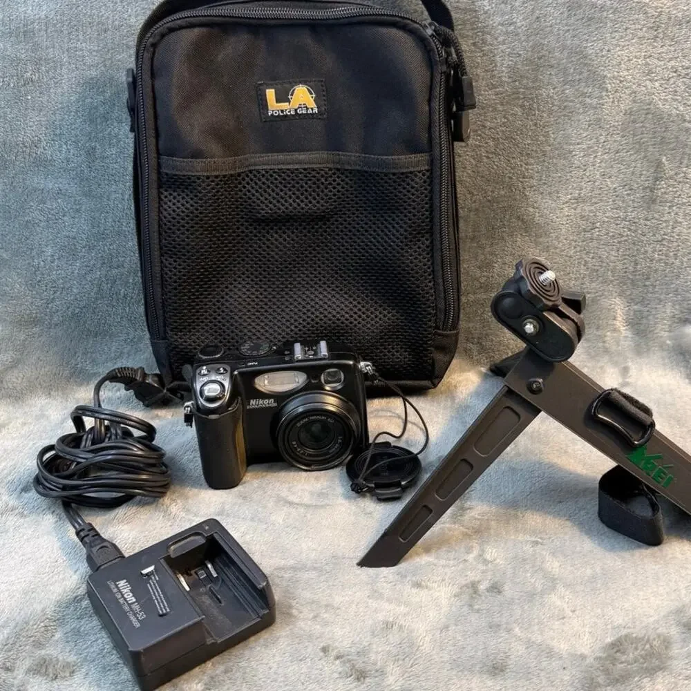 Nikon Coolpix 5400 Digital Camera Bundle Battery Charger SD Card Tripod Case